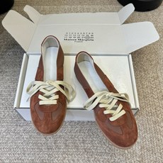 Maison Margiel*26ss夏季新款芭蕾德训鞋这款芭蕾风德训鞋,以品牌标志性的柔美元素为基底, Maison Margiel*26ss夏季新款芭蕾德训鞋这款芭蕾风德训鞋,以品牌标志性的柔美元素为基底,