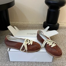 Maison Margiel*26ss夏季新款芭蕾德训鞋这款芭蕾风德训鞋,以品牌标志性的柔美元素为基底, Maison Margiel*26ss夏季新款芭蕾德训鞋这款芭蕾风德训鞋,以品牌标志性的柔美元素为基底,