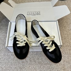Maison Margiel*26ss夏季新款芭蕾德训鞋这款芭蕾风德训鞋,以品牌标志性的柔美元素为基底, Maison Margiel*26ss夏季新款芭蕾德训鞋这款芭蕾风德训鞋,以品牌标志性的柔美元素为基底,