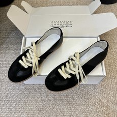 Maison Margiel*26ss夏季新款芭蕾德训鞋这款芭蕾风德训鞋,以品牌标志性的柔美元素为基底, Maison Margiel*26ss夏季新款芭蕾德训鞋这款芭蕾风德训鞋,以品牌标志性的柔美元素为基底,