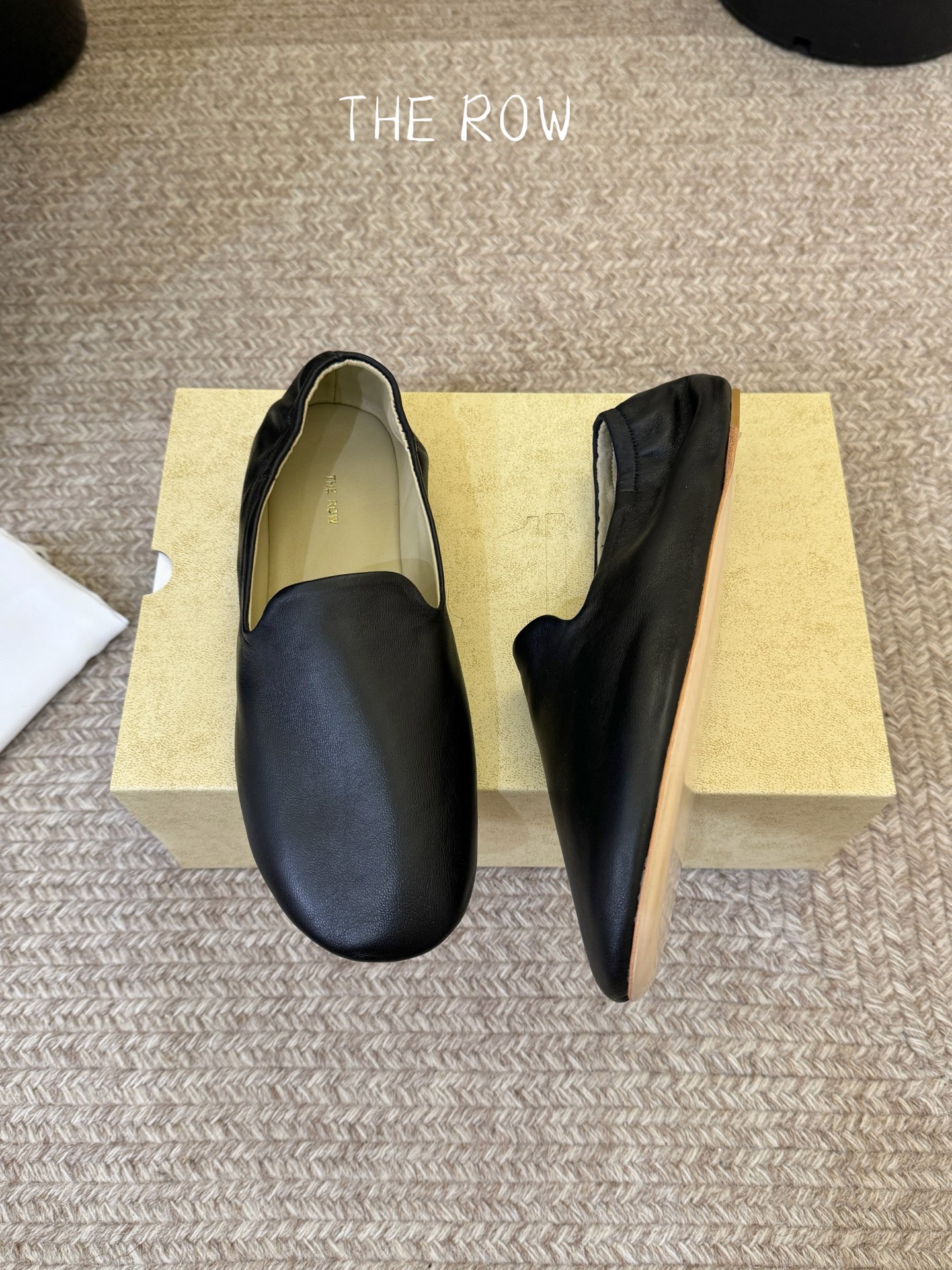 the row26春夏新款平底单鞋奶奶鞋！据说这是本年度最美丽的芭蕾舞 奶奶鞋，法式优雅气质在线、高级又