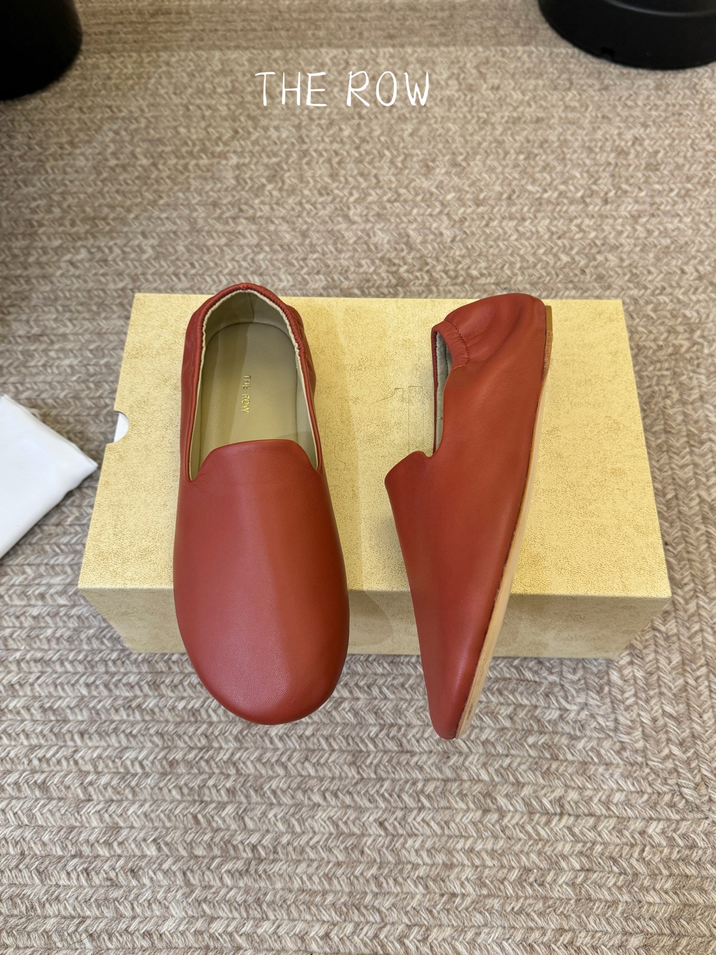 the row26春夏新款平底单鞋奶奶鞋！据说这是本年度最美丽的芭蕾舞 奶奶鞋，法式优雅气质在线、高级又