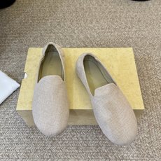 the row26春夏新款平底单鞋奶奶鞋!据说这是本年度最美丽的芭蕾舞 奶奶鞋,法式优雅气质在线、高级又 the row26春夏新款平底单鞋奶奶鞋!据说这是本年度最美丽的芭蕾舞 奶奶鞋,法式优雅气质在线、高级又