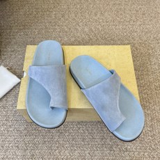 牛绒The RoW26春夏新款简易一片式平底沙滩拖鞋!第一眼看到这个鞋子就爱上了,带点复古味随意搭配都好 牛绒The RoW26春夏新款简易一片式平底沙滩拖鞋!第一眼看到这个鞋子就爱上了,带点复古味随意搭配都好