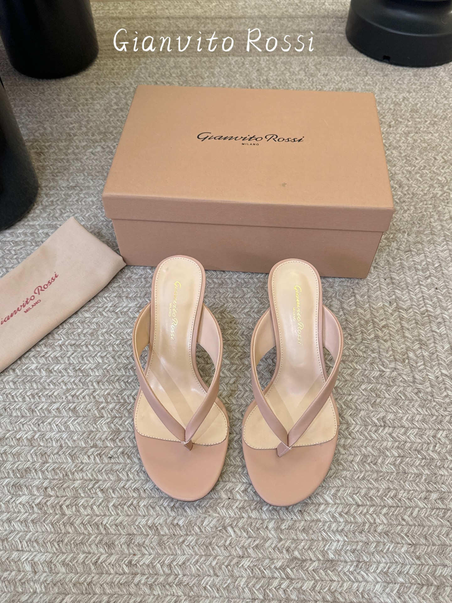 gianvito rossi.夏日夹脚拖鞋面牛皮，垫脚羊皮，意大利真皮底，尺码35-39（40以上定做）