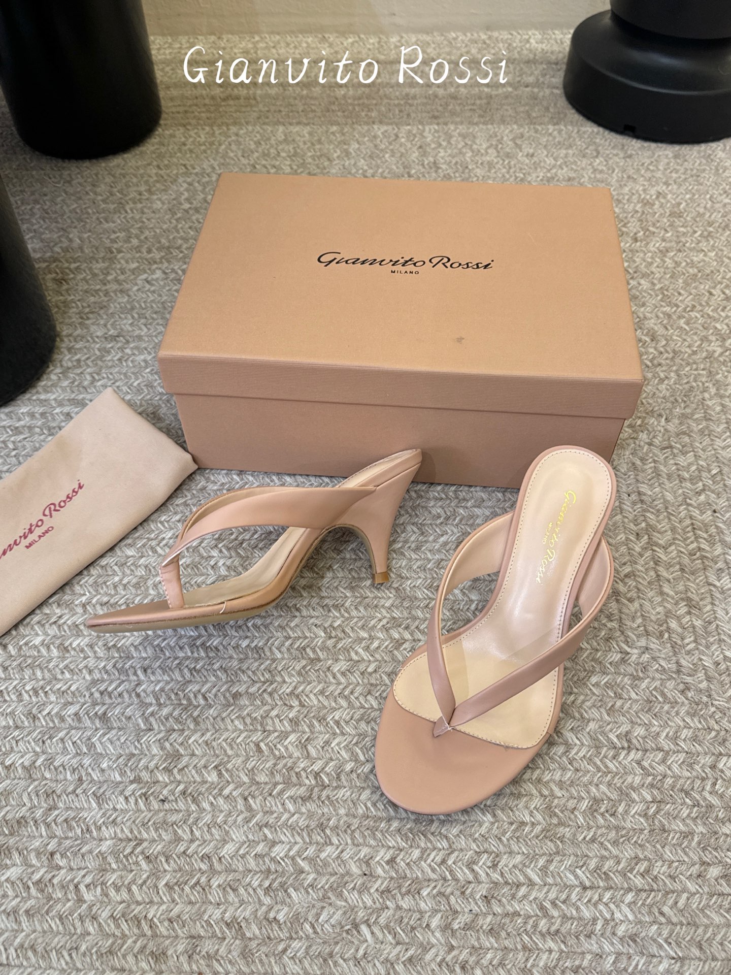 gianvito rossi.夏日夹脚拖鞋面牛皮，垫脚羊皮，意大利真皮底，尺码35-39（40以上定做）