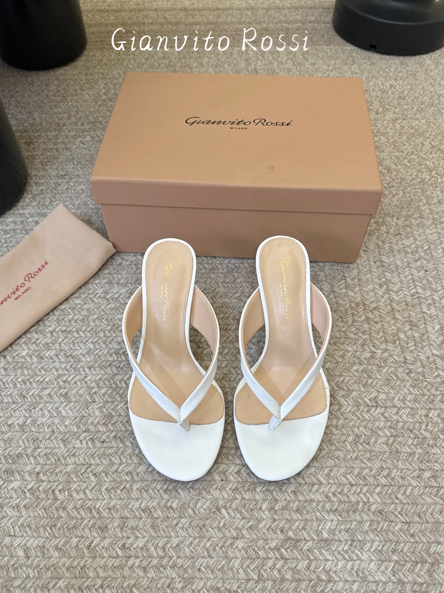 gianvito rossi.夏日夹脚拖鞋面牛皮，垫脚羊皮，意大利真皮底，尺码35-39（40以上定做）