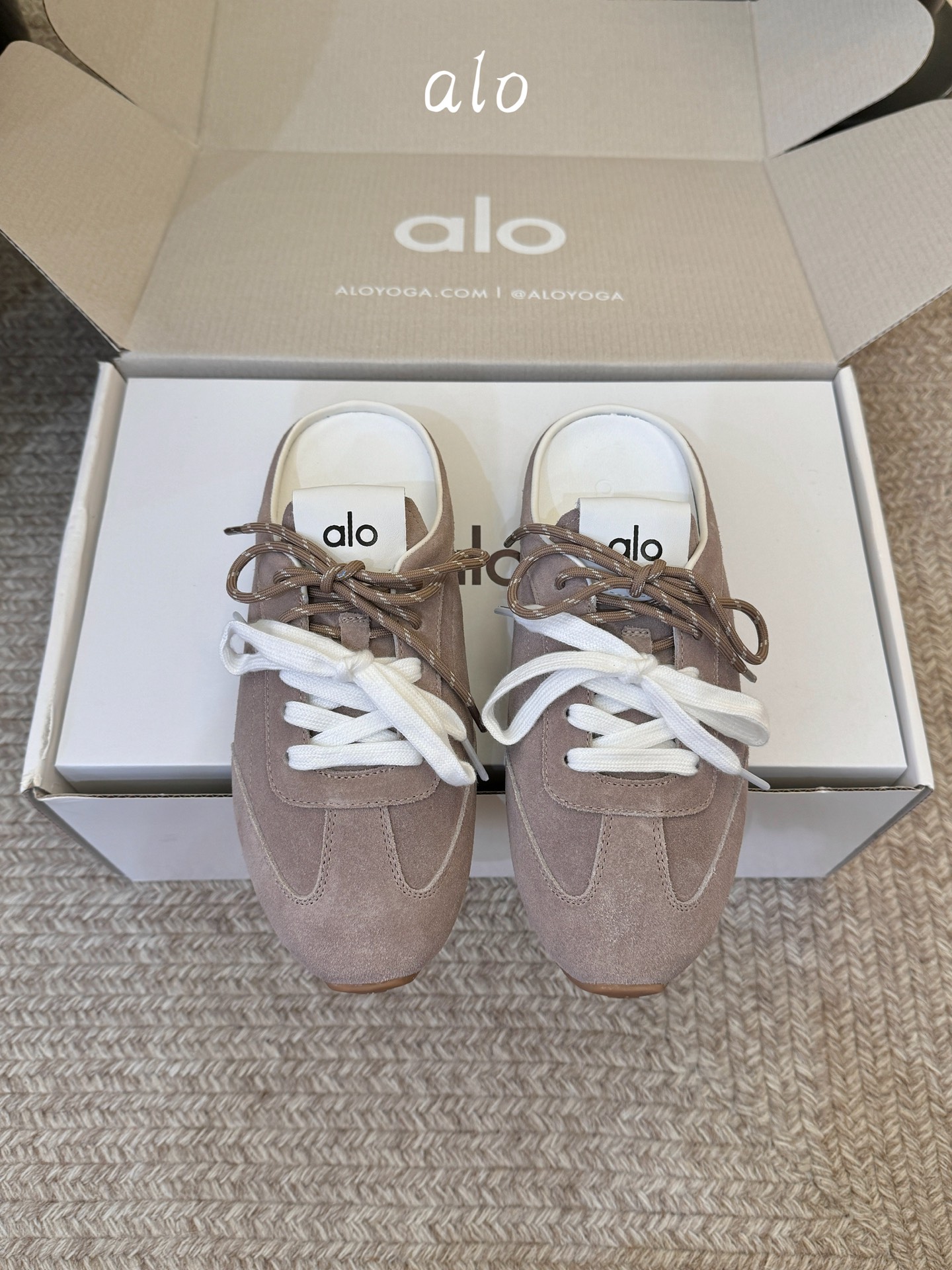 Al* 26ss 夏季新款德训运动鞋半拖设计上延续了德训鞋的经典线条，做了无后跟半拖的懒人改良，鞋身采用