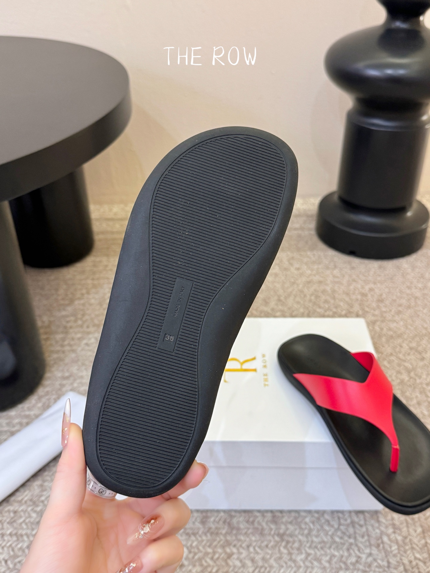 The row平底拖鞋 夹脚人字拖 平底拖鞋上脚马上会惊艳到你的一款拖鞋✨TR拖鞋闭眼入都不会后悔一切那