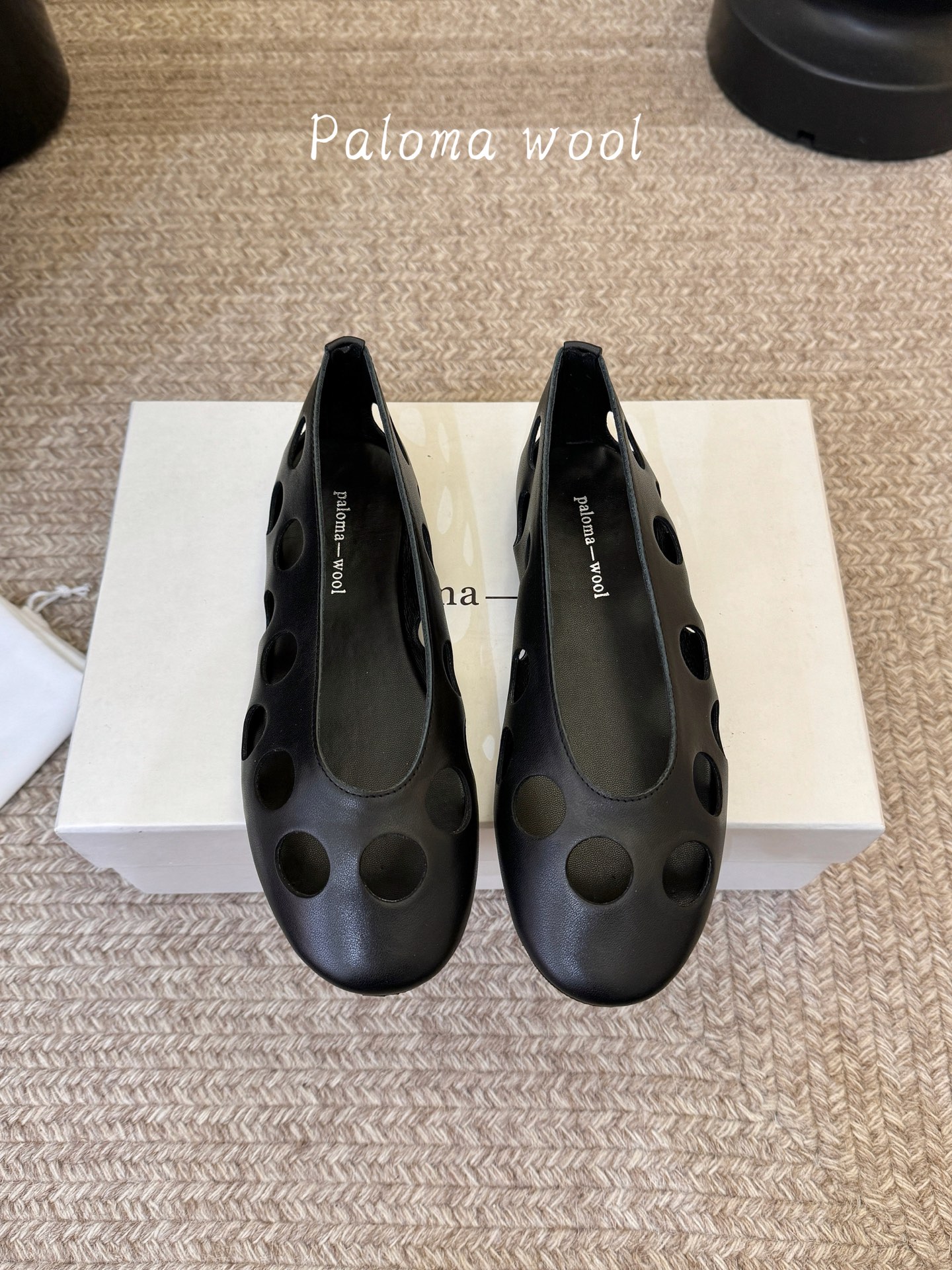 Paloma Woo*  𝟐𝟔𝐀𝐖新品镂空洞洞平底鞋｜慵懒夏日松弛序章随性与巧趣镌刻鞋身线条 每一步都漾