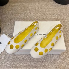 Paloma Woo* 𝟐𝟔𝐀𝐖新品镂空洞洞平底鞋|慵懒夏日松弛序章随性与巧趣镌刻鞋身线条 每一步都漾 Paloma Woo* 𝟐𝟔𝐀𝐖新品镂空洞洞平底鞋|慵懒夏日松弛序章随性与巧趣镌刻鞋身线条 每一步都漾