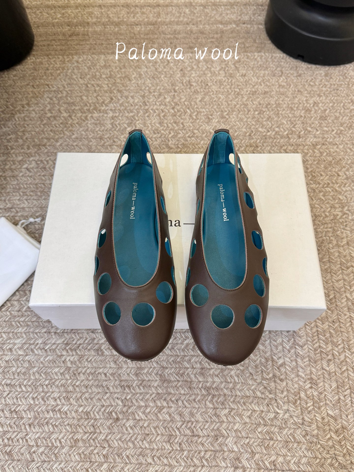 Paloma Woo*  𝟐𝟔𝐀𝐖新品镂空洞洞平底鞋｜慵懒夏日松弛序章随性与巧趣镌刻鞋身线条 每一步都漾