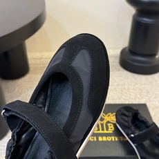 BENCI BROTHERS来自于瑞士传统打造复古风格新款魔术贴芭蕾乐福鞋真的让人一整个心都融化✔️除了 BENCI BROTHERS来自于瑞士传统打造复古风格新款魔术贴芭蕾乐福鞋真的让人一整个心都融化✔️除了