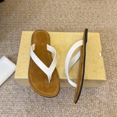The RoW 𝟐𝟔𝐀𝐖春夏新品TR极简风沙滩平底夹脚人字拖鞋|极简松弛日常 高级与随性格调融入鞋履 每 The RoW 𝟐𝟔𝐀𝐖春夏新品TR极简风沙滩平底夹脚人字拖鞋|极简松弛日常 高级与随性格调融入鞋履 每