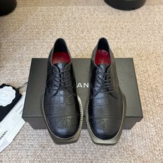 小香新品小方头乐福鞋原版1:1复刻 经典中的经典 无论搭配裤装还是裙装都是完美 小圆头的设计很好的修饰 小香新品小方头乐福鞋原版1:1复刻 经典中的经典 无论搭配裤装还是裙装都是完美 小圆头的设计很好的修饰