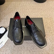 小香新品小方头乐福鞋原版1:1复刻 经典中的经典 无论搭配裤装还是裙装都是完美 小圆头的设计很好的修饰 小香新品小方头乐福鞋原版1:1复刻 经典中的经典 无论搭配裤装还是裙装都是完美 小圆头的设计很好的修饰
