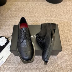 小香新品小方头乐福鞋原版1:1复刻 经典中的经典 无论搭配裤装还是裙装都是完美 小圆头的设计很好的修饰 小香新品小方头乐福鞋原版1:1复刻 经典中的经典 无论搭配裤装还是裙装都是完美 小圆头的设计很好的修饰