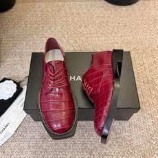 小香新品小方头乐福鞋原版1:1复刻 经典中的经典 无论搭配裤装还是裙装都是完美 小圆头的设计很好的修饰 小香新品小方头乐福鞋原版1:1复刻 经典中的经典 无论搭配裤装还是裙装都是完美 小圆头的设计很好的修饰