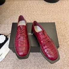 小香新品小方头乐福鞋原版1:1复刻 经典中的经典 无论搭配裤装还是裙装都是完美 小圆头的设计很好的修饰 小香新品小方头乐福鞋原版1:1复刻 经典中的经典 无论搭配裤装还是裙装都是完美 小圆头的设计很好的修饰