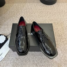 小香新品小方头乐福鞋原版1:1复刻 经典中的经典 无论搭配裤装还是裙装都是完美 小圆头的设计很好的修饰 小香新品小方头乐福鞋原版1:1复刻 经典中的经典 无论搭配裤装还是裙装都是完美 小圆头的设计很好的修饰