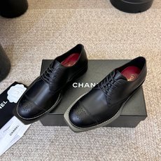 小香新品小方头乐福鞋原版1:1复刻 经典中的经典 无论搭配裤装还是裙装都是完美 小圆头的设计很好的修饰 小香新品小方头乐福鞋原版1:1复刻 经典中的经典 无论搭配裤装还是裙装都是完美 小圆头的设计很好的修饰