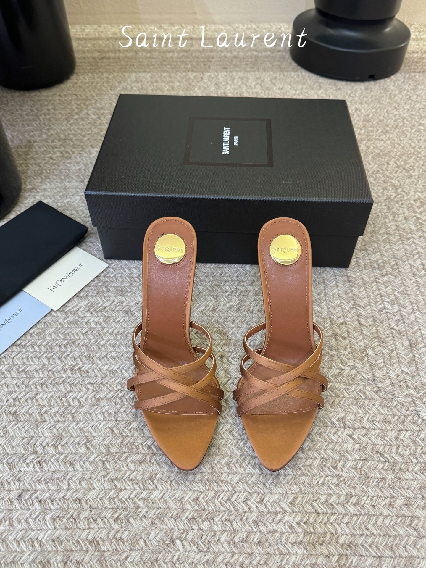 Saint Laurent / YSL圣罗兰金属字母logo高跟凉鞋YSL姐姐的美丽尤物高跟鞋 又是人间