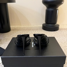 Saint Laurent / YSL圣罗兰金属字母logo高跟凉鞋YSL姐姐的美丽尤物高跟鞋 又是人间 Saint Laurent / YSL圣罗兰金属字母logo高跟凉鞋YSL姐姐的美丽尤物高跟鞋 又是人间