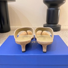 STUART WEITZMAN26春夏新品SW简易坡跟夹脚人字拖鞋|慵懒贵气的夏日松弛感天花板! 百搭到 STUART WEITZMAN26春夏新品SW简易坡跟夹脚人字拖鞋|慵懒贵气的夏日松弛感天花板! 百搭到