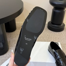 Jil sande* 𝟐𝟔𝐀𝐖新品褶皱方头乐福鞋|极简松弛格调利落线条糅合慵懒松弛氛围 每一处褶皱都流 Jil sande* 𝟐𝟔𝐀𝐖新品褶皱方头乐福鞋|极简松弛格调利落线条糅合慵懒松弛氛围 每一处褶皱都流