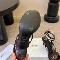 KHAIT*26ss夏季新款交叉绑带高跟凉鞋这双交叉绑带高跟凉鞋,把品牌标志性的极简美学和性感氛围平衡得 KHAIT*26ss夏季新款交叉绑带高跟凉鞋这双交叉绑带高跟凉鞋,把品牌标志性的极简美学和性感氛围平衡得