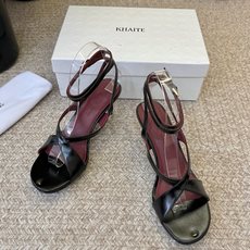KHAIT*26ss夏季新款交叉绑带高跟凉鞋这双交叉绑带高跟凉鞋,把品牌标志性的极简美学和性感氛围平衡得 KHAIT*26ss夏季新款交叉绑带高跟凉鞋这双交叉绑带高跟凉鞋,把品牌标志性的极简美学和性感氛围平衡得