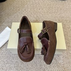 Unfoli*夏季新款流苏玛丽珍乐福鞋采用做旧皮革与反绒皮拼接打造,复古圆头搭配鞋身的流苏细节,自带学院 Unfoli*夏季新款流苏玛丽珍乐福鞋采用做旧皮革与反绒皮拼接打造,复古圆头搭配鞋身的流苏细节,自带学院