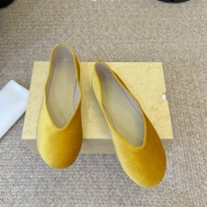 the row 26春夏🔥简易平底玛丽珍芭蕾舞鞋平底奶奶鞋!据说这是本年度最美丽的芭蕾舞奶奶鞋,法式优雅 the row 26春夏🔥简易平底玛丽珍芭蕾舞鞋平底奶奶鞋!据说这是本年度最美丽的芭蕾舞奶奶鞋,法式优雅