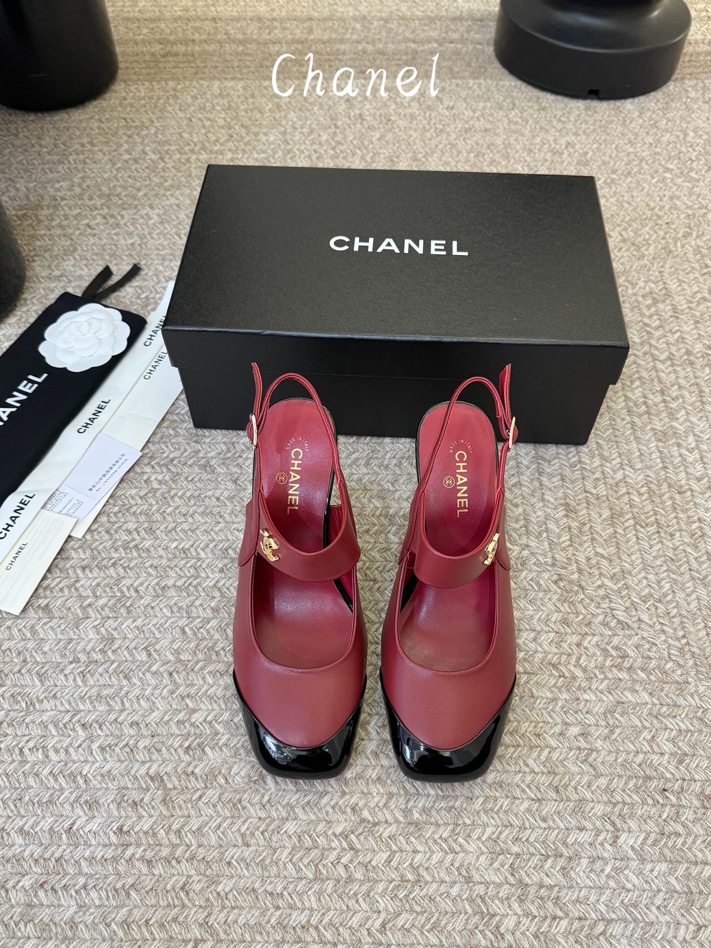 CHANEL小香 26ss 早春新款 后空大方头跟鞋，复古法式优雅感，高级感十足 香奶奶后空玛丽珍凉鞋，
