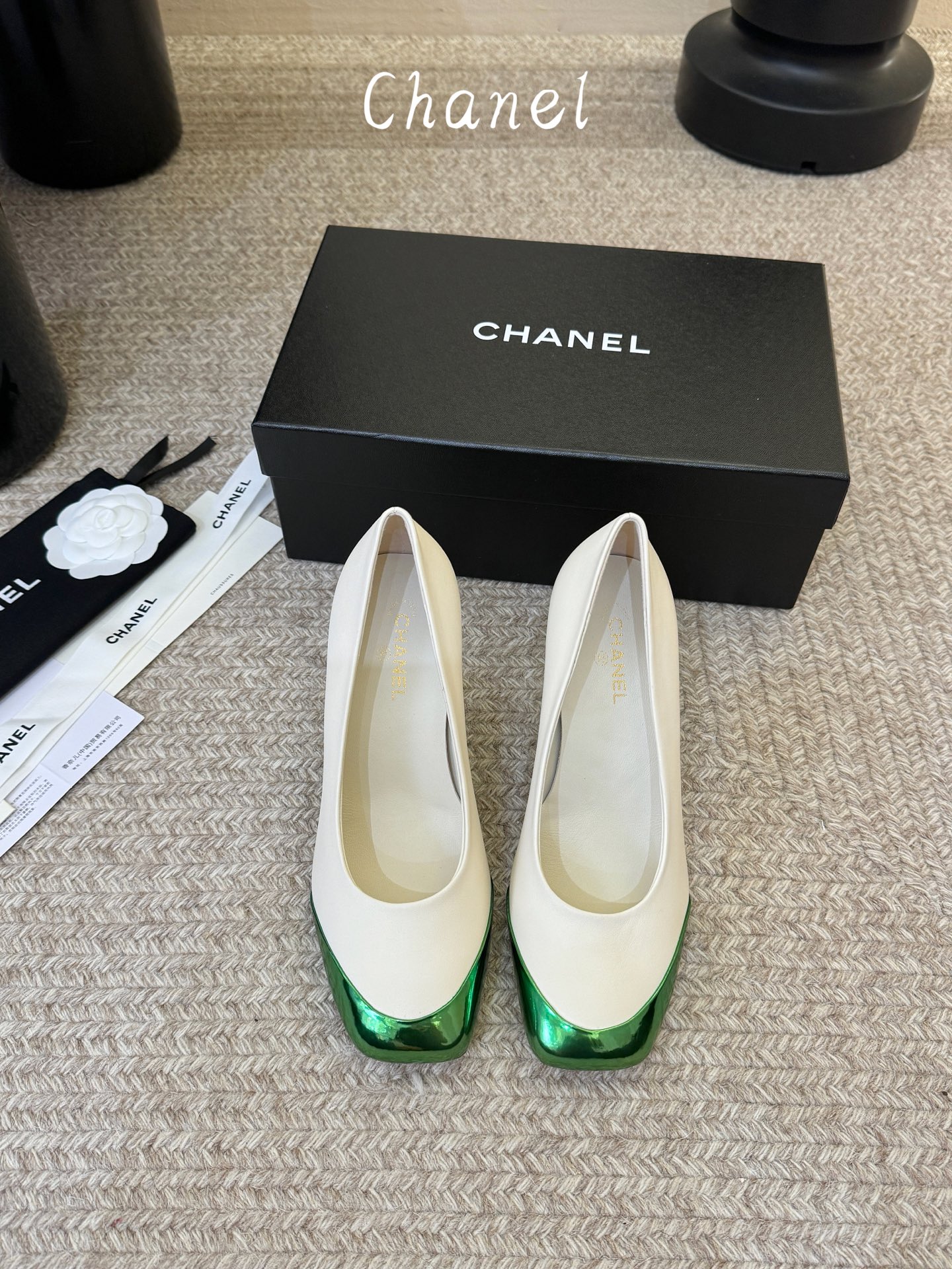 CHANEL小香 26ss 早春新款 后空大方头跟鞋，复古法式优雅感，高级感十足 香奶奶后空玛丽珍凉鞋，