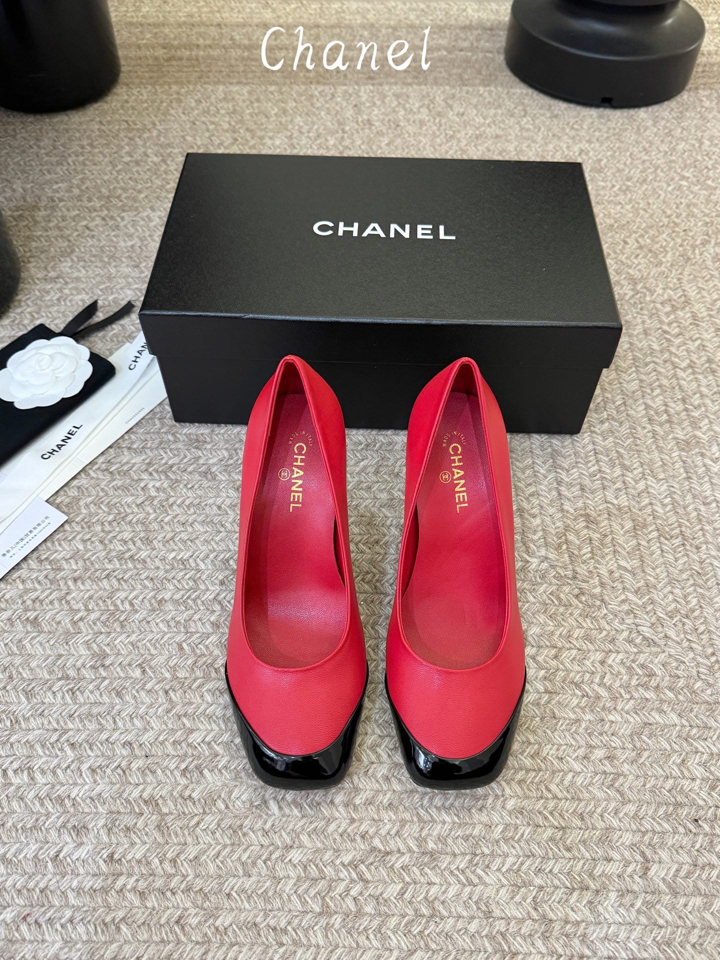 CHANEL小香 26ss 早春新款 后空大方头跟鞋，复古法式优雅感，高级感十足 香奶奶后空玛丽珍凉鞋，