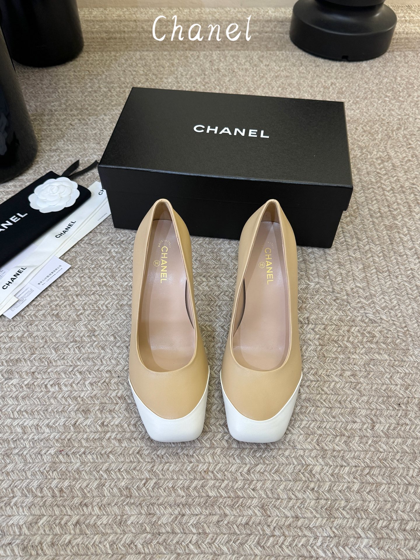 CHANEL小香 26ss 早春新款 后空大方头跟鞋，复古法式优雅感，高级感十足 香奶奶后空玛丽珍凉鞋，