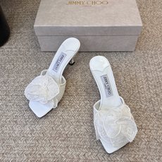 Jimmy Cho*夏季新款蕾丝玫瑰方头高跟凉拖精致蕾丝玫瑰装饰点缀鞋头,层层叠叠的花瓣设计自带浪漫氛围 Jimmy Cho*夏季新款蕾丝玫瑰方头高跟凉拖精致蕾丝玫瑰装饰点缀鞋头,层层叠叠的花瓣设计自带浪漫氛围