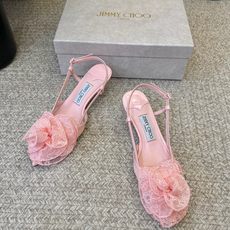 Jimmy Cho*夏季新款蕾丝玫瑰尖头高跟凉鞋精致蕾丝玫瑰装饰点缀鞋头,层层叠叠的花瓣设计自带浪漫氛围 Jimmy Cho*夏季新款蕾丝玫瑰尖头高跟凉鞋精致蕾丝玫瑰装饰点缀鞋头,层层叠叠的花瓣设计自带浪漫氛围