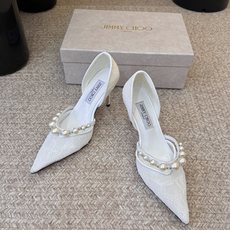Jimmy Cho*夏季新款蕾丝玫瑰尖头高跟凉鞋精致蕾丝玫瑰装饰点缀鞋头,层层叠叠的花瓣设计自带浪漫氛围 Jimmy Cho*夏季新款蕾丝玫瑰尖头高跟凉鞋精致蕾丝玫瑰装饰点缀鞋头,层层叠叠的花瓣设计自带浪漫氛围