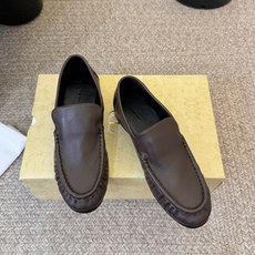 The row 26春夏经典中性复古摩登乐福鞋单鞋牛反绒系列!法式极简风格!高级慵懒风。整体设计简约秀气 The row 26春夏经典中性复古摩登乐福鞋单鞋牛反绒系列!法式极简风格!高级慵懒风。整体设计简约秀气