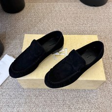 The row 26春夏经典中性复古摩登乐福鞋单鞋牛反绒系列!法式极简风格!高级慵懒风。整体设计简约秀气 The row 26春夏经典中性复古摩登乐福鞋单鞋牛反绒系列!法式极简风格!高级慵懒风。整体设计简约秀气
