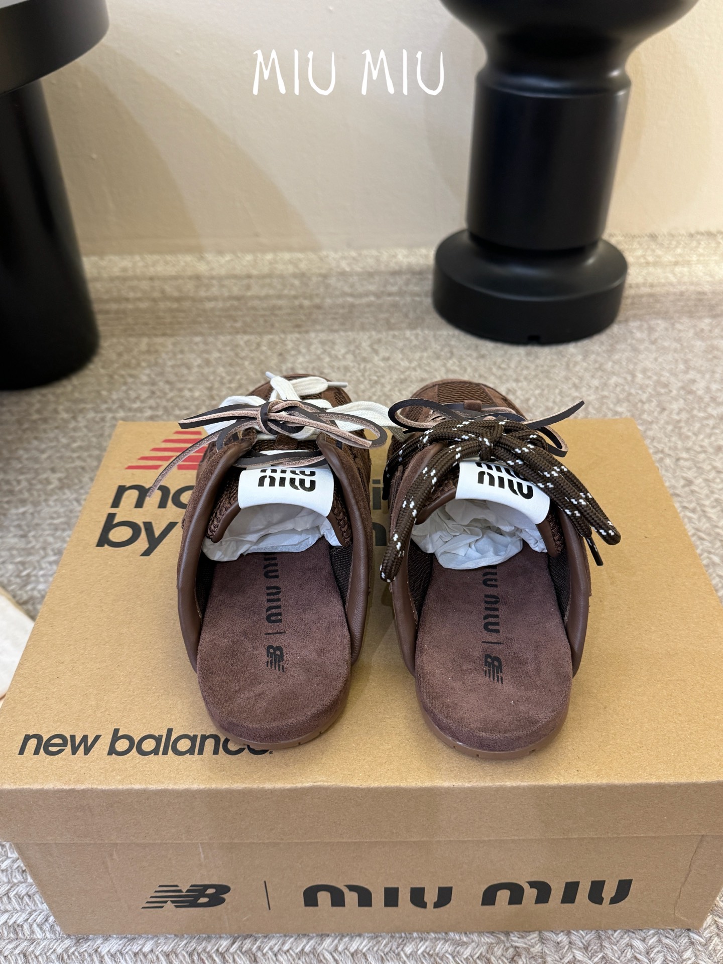 miumiu x New Balanc* 网面双鞋带运动鞋独家新增色 新增网面太爱了 双鞋带的设计 鞋带