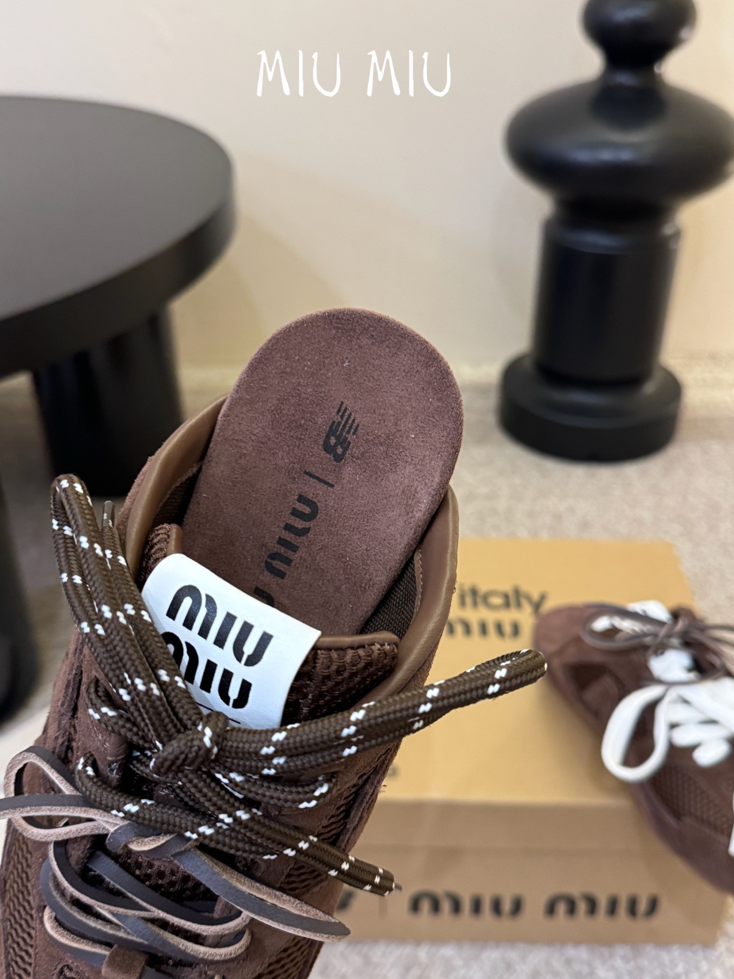 miumiu x New Balanc* 网面双鞋带运动鞋独家新增色 新增网面太爱了 双鞋带的设计 鞋带