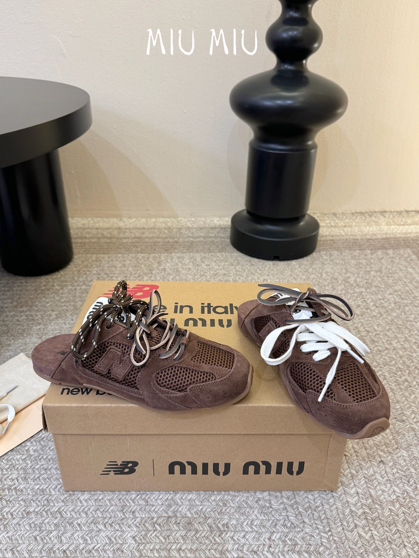 miumiu x New Balanc* 网面双鞋带运动鞋独家新增色 新增网面太爱了 双鞋带的设计 鞋带