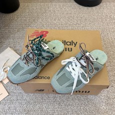 miumiu x New Balanc* 网面双鞋带运动鞋独家新增色 新增网面太爱了 双鞋带的设计 鞋带 miumiu x New Balanc* 网面双鞋带运动鞋独家新增色 新增网面太爱了 双鞋带的设计 鞋带