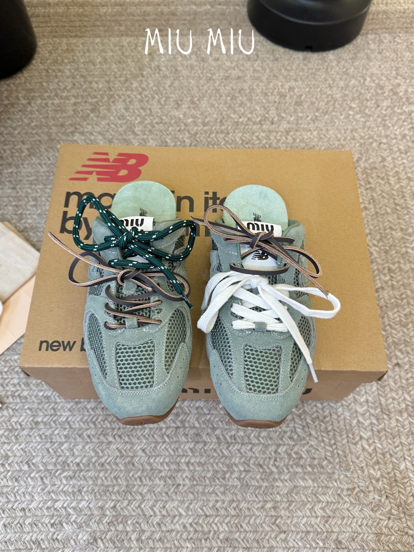 miumiu x New Balanc* 网面双鞋带运动鞋独家新增色 新增网面太爱了 双鞋带的设计 鞋带