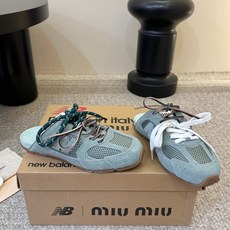 miumiu x New Balanc* 网面双鞋带运动鞋独家新增色 新增网面太爱了 双鞋带的设计 鞋带 miumiu x New Balanc* 网面双鞋带运动鞋独家新增色 新增网面太爱了 双鞋带的设计 鞋带