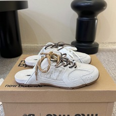 miumiu x New Balanc* 网面双鞋带运动鞋独家新增色 新增网面太爱了 双鞋带的设计 鞋带 miumiu x New Balanc* 网面双鞋带运动鞋独家新增色 新增网面太爱了 双鞋带的设计 鞋带