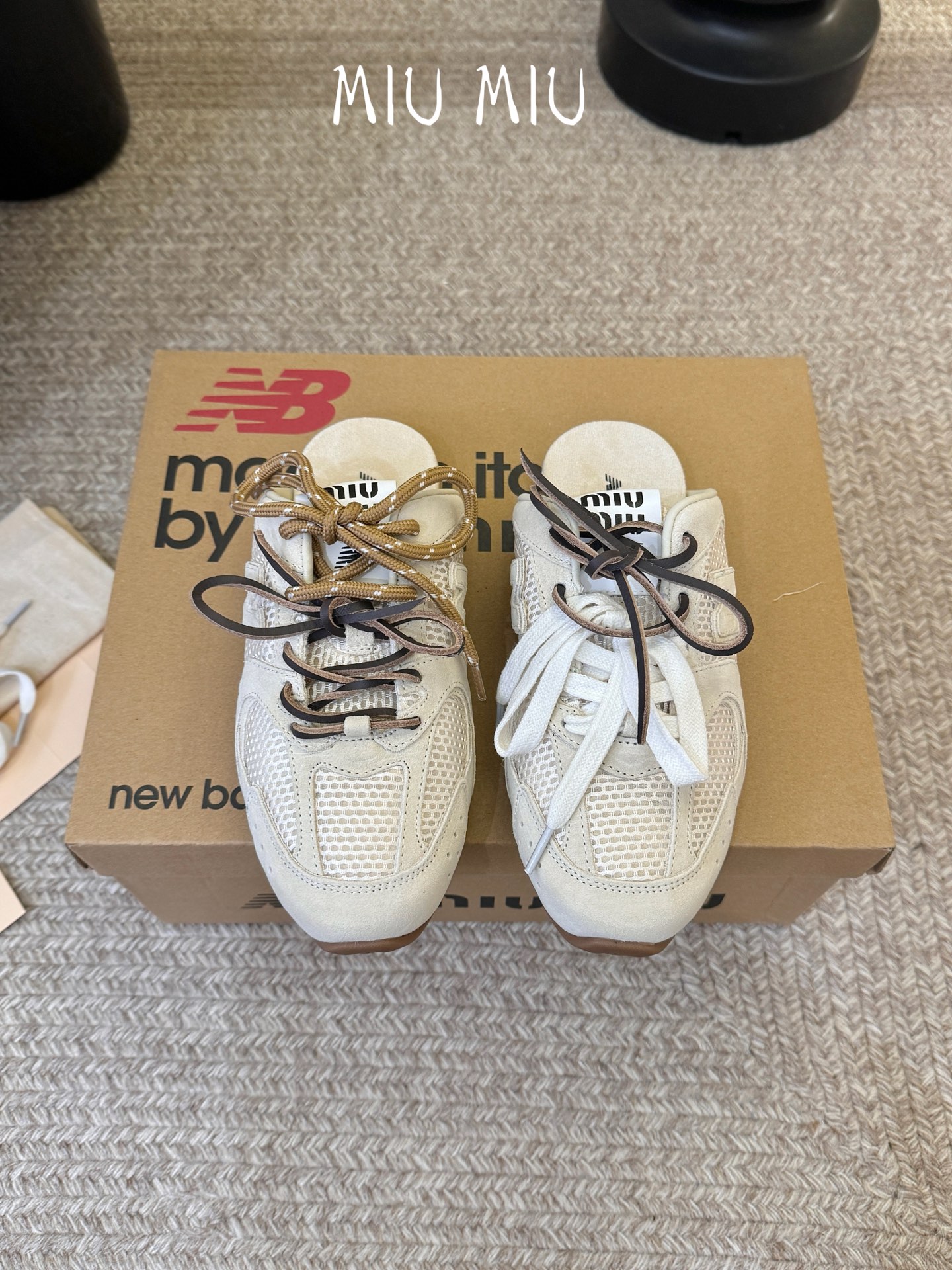 NO:870888,miumiu x New Balanc* Mesh Double Lace Sneakers. Exclusive new color. New mesh. I love it so much. Double shoelace design. Pay attention to the shoelaces!  !  The original version is navy blue, not black!  !  Stop looking at pictures and making prints!  So cool!  A new joint project with New Balance was exposed at the show. It is designed based on 530. The upper is made of leather and mesh to create a very textured shoelace. The shoelaces use the recently popular double shoelaces. Size Women 35-39. Custom-made for over 40, casual shoes/sneakers and half-flops, miumiu, sneakers19860909miumiu x New Balanc* 网面双鞋带运动鞋 独家新增色 新增网面太爱了 双鞋带的设计 鞋带注意！！原版是藏蓝色不是黑色！！杜绝看图打版！酷毙了！大秀上曝光了与New Balance 的全新联名企划 以530为蓝本设计 鞋面以皮革和网面拼接打造十分有质感 鞋带采用了最近很流行的双鞋带 Size女 35-39 40以上订做,休闲鞋/运动鞋半拖,miumiu,sneakers,Women's Shoes